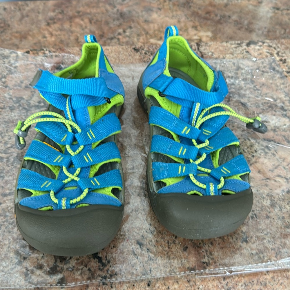 Keen Woman open toe sandals